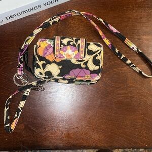 VERA BRADLEY ZIP WRISTLET COIN PURSE - RETIRED SUZANI PATTERN WINTER 2011